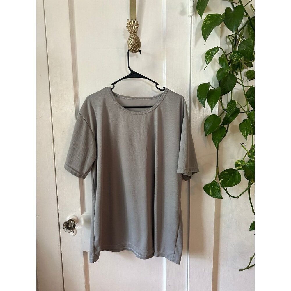 Men’s size large Gray T-shirt